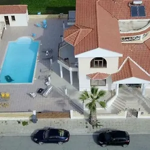  Villa Mansion Ideal For 3 Families Or Cyprus